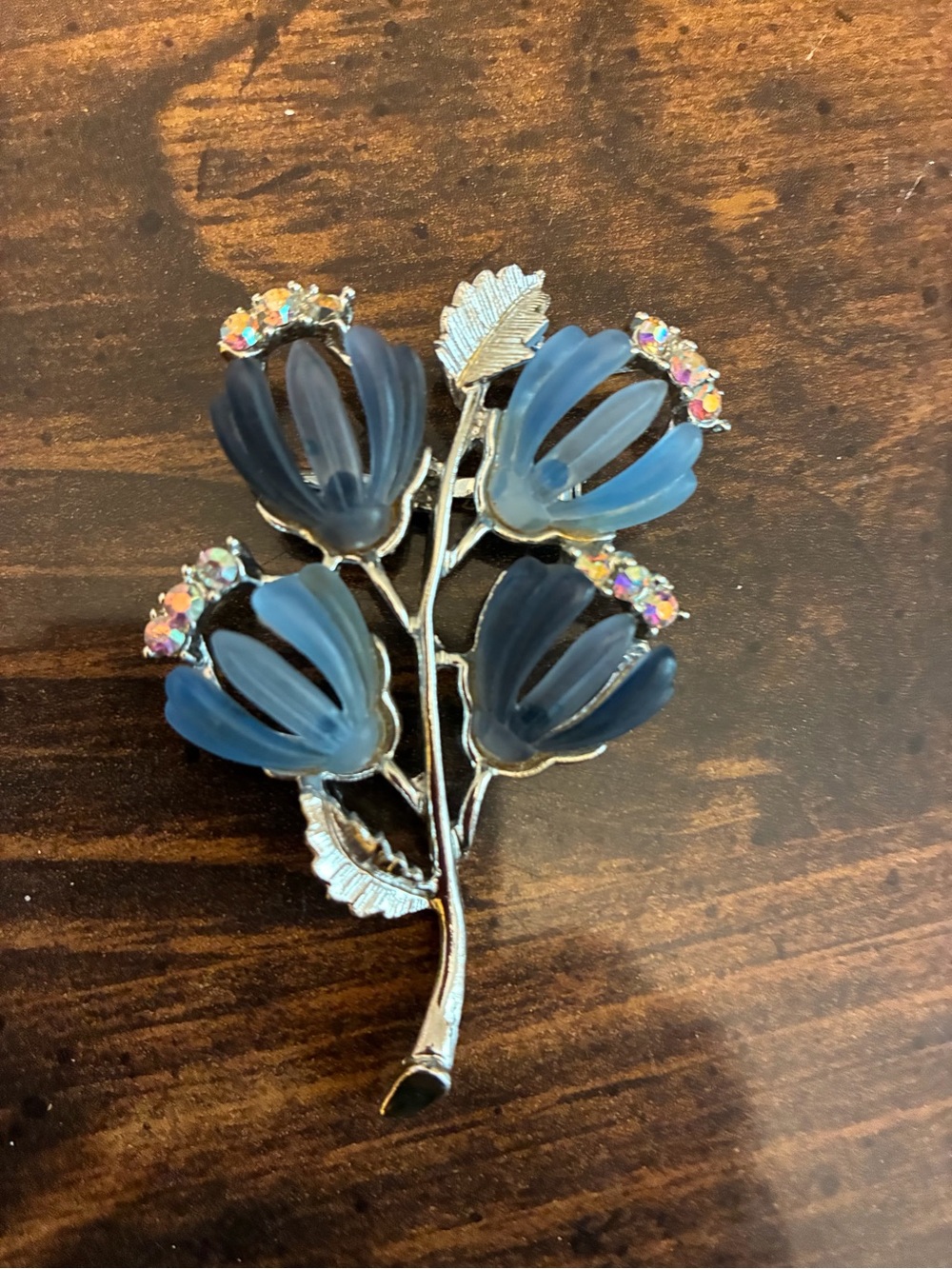Pre-owned Vintage Lisner Blue Molded Thermoset Flower Brooch with AB Rhinestones